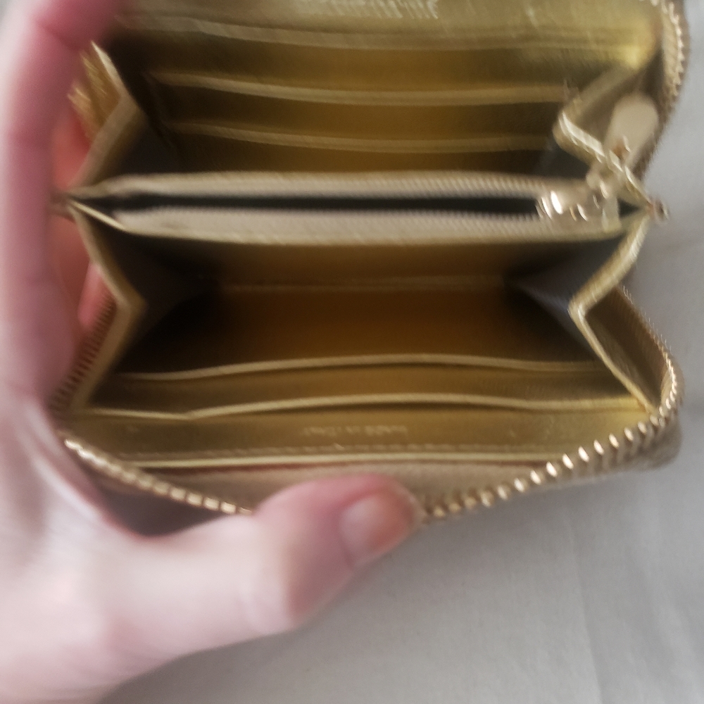 New, limited edition, Gold/Metalic Burberry Zip Wallet - Picture 7 of 8
